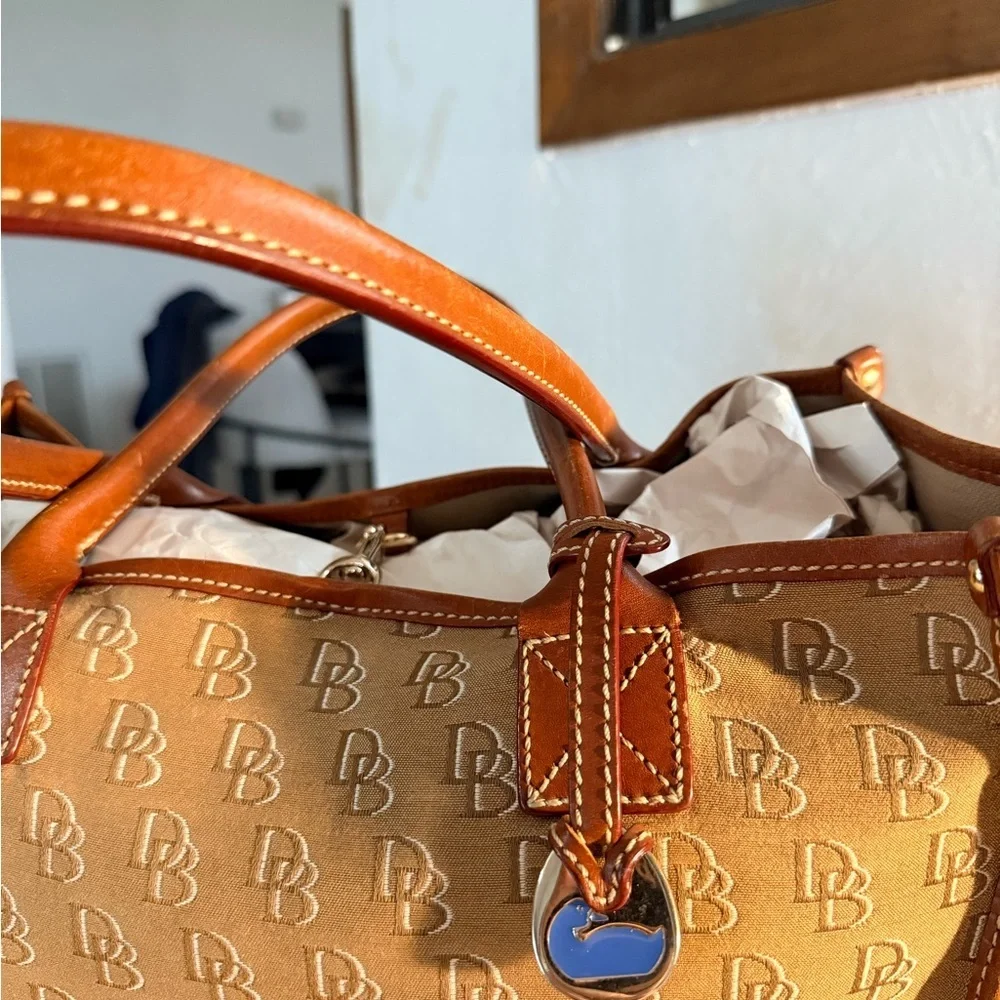 Dooney & Bourke stylish tan
